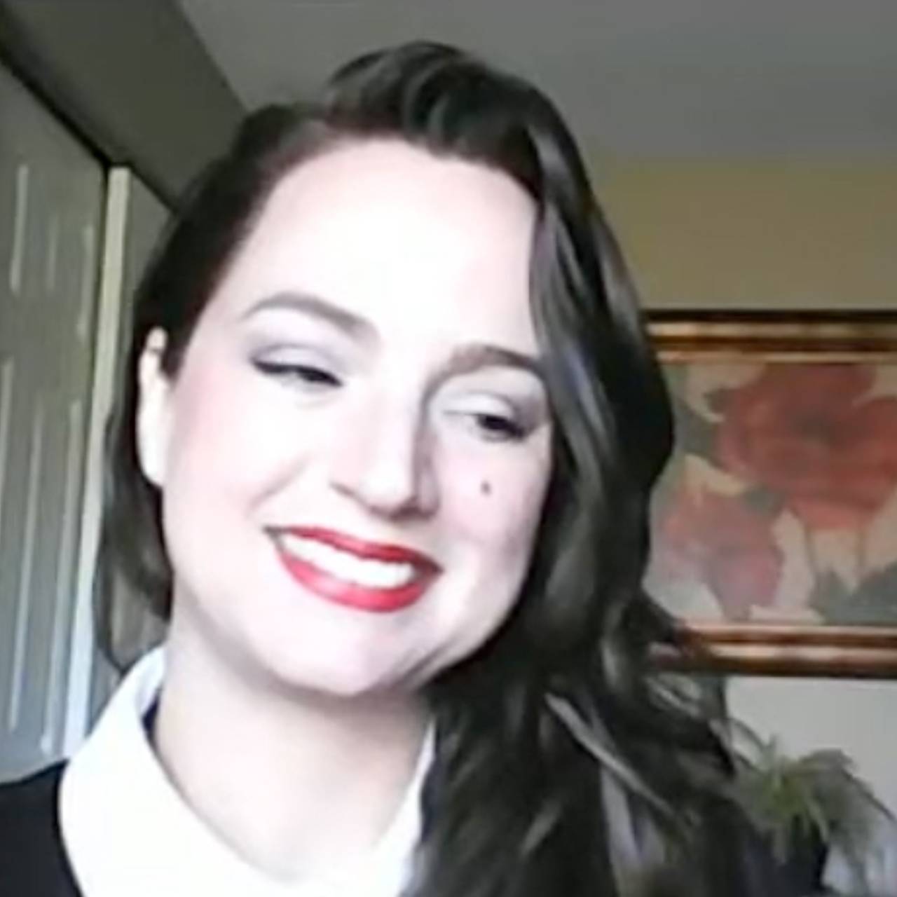 Женщина решила заработать на рождественские подарки и стала продавать свои слезы