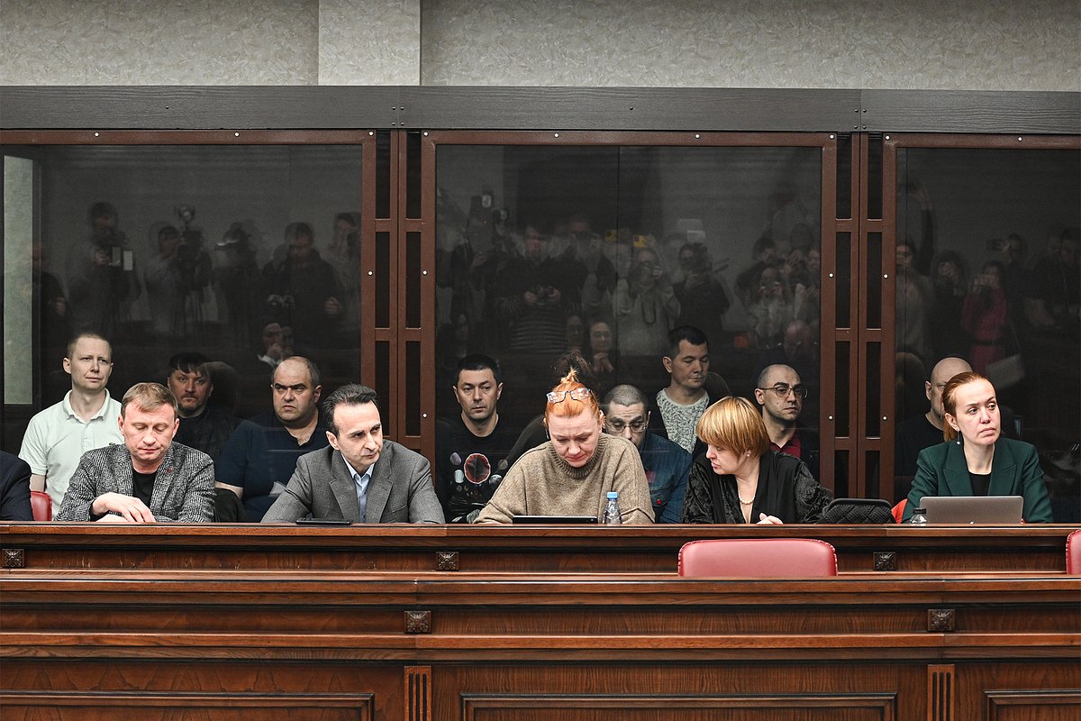 Обвиняемые по делу о теракте на Крымском мосту и их защитники в Южном окружном военном суде (Ростов-на-Дону)