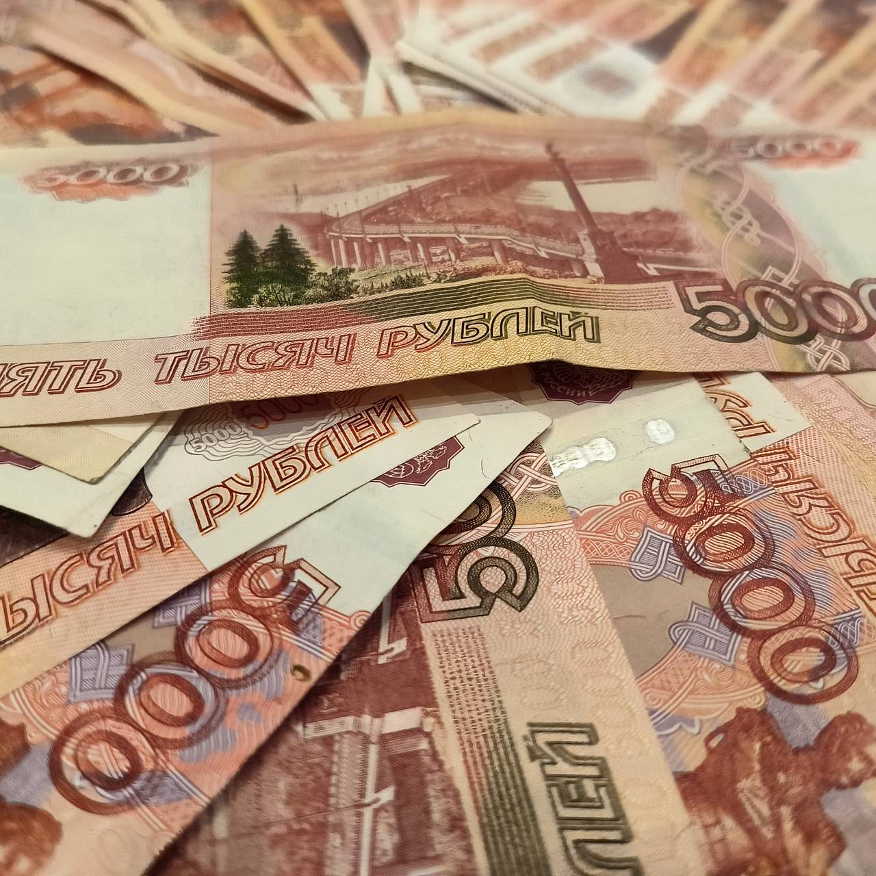 У родных рекордсмена-взяточника из МВД нашли почти сотню счетов