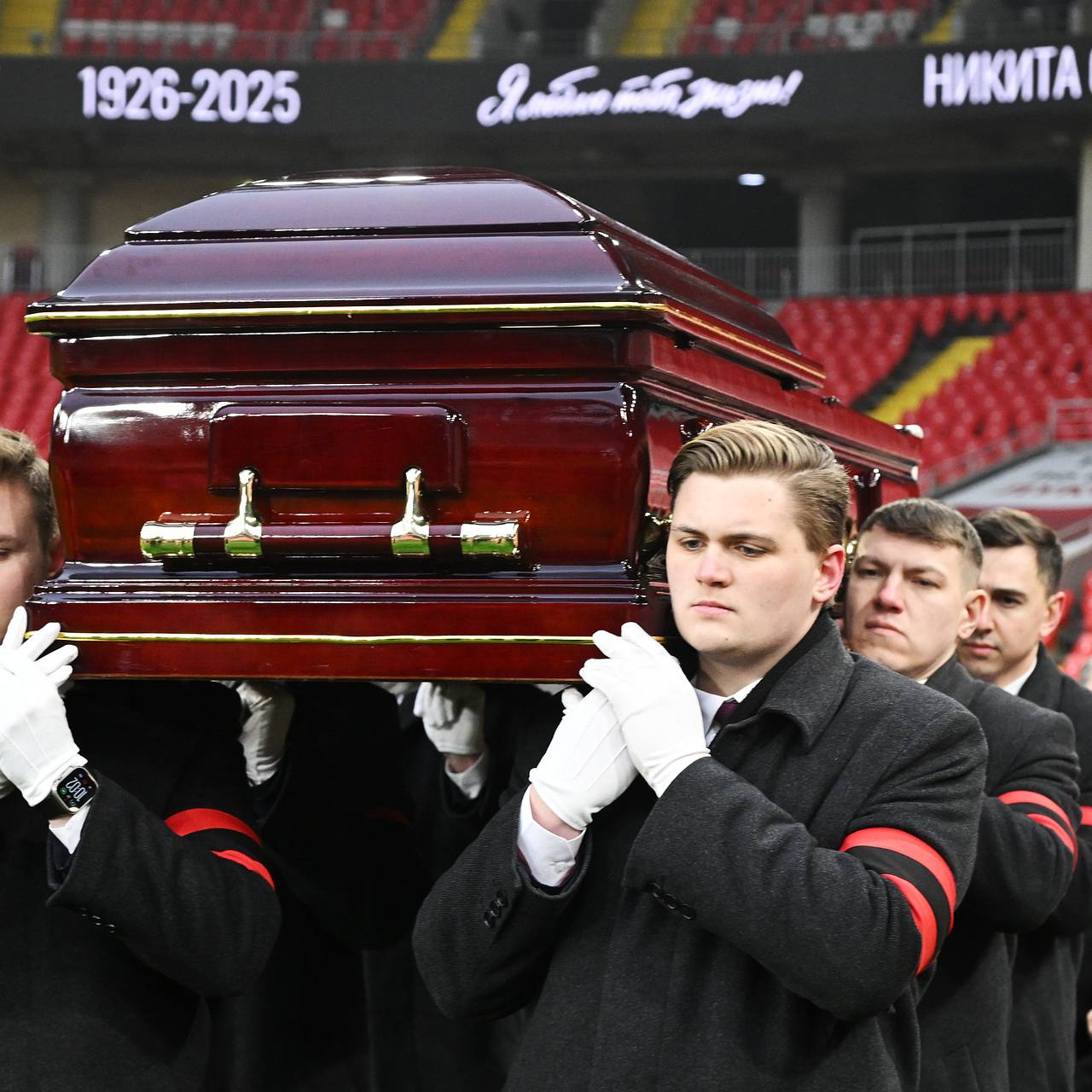 Началась церемония прощания с Никитой Симоняном