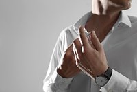 «Вспышка дурного запаха изо рта и гнилых апельсинов». Чем пахнут Трамп, Макрон и другие политики?