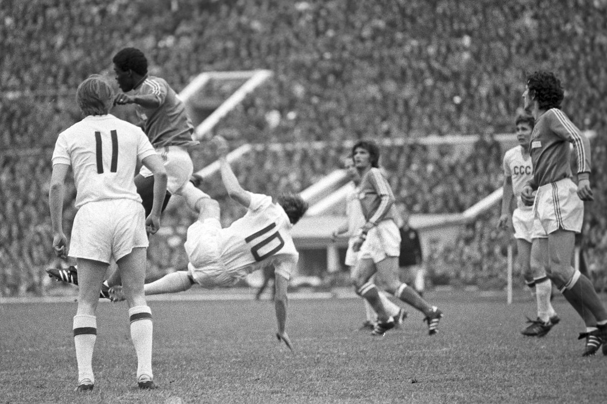 Отборочный турнир чемпионата мира по футболу. Матч СССР — Франция.