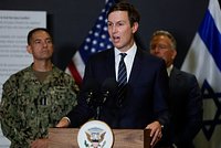 «Ситуация стремительно меняется». Трамп отправит на встречу с Путиным нового переговорщика. Кто он?