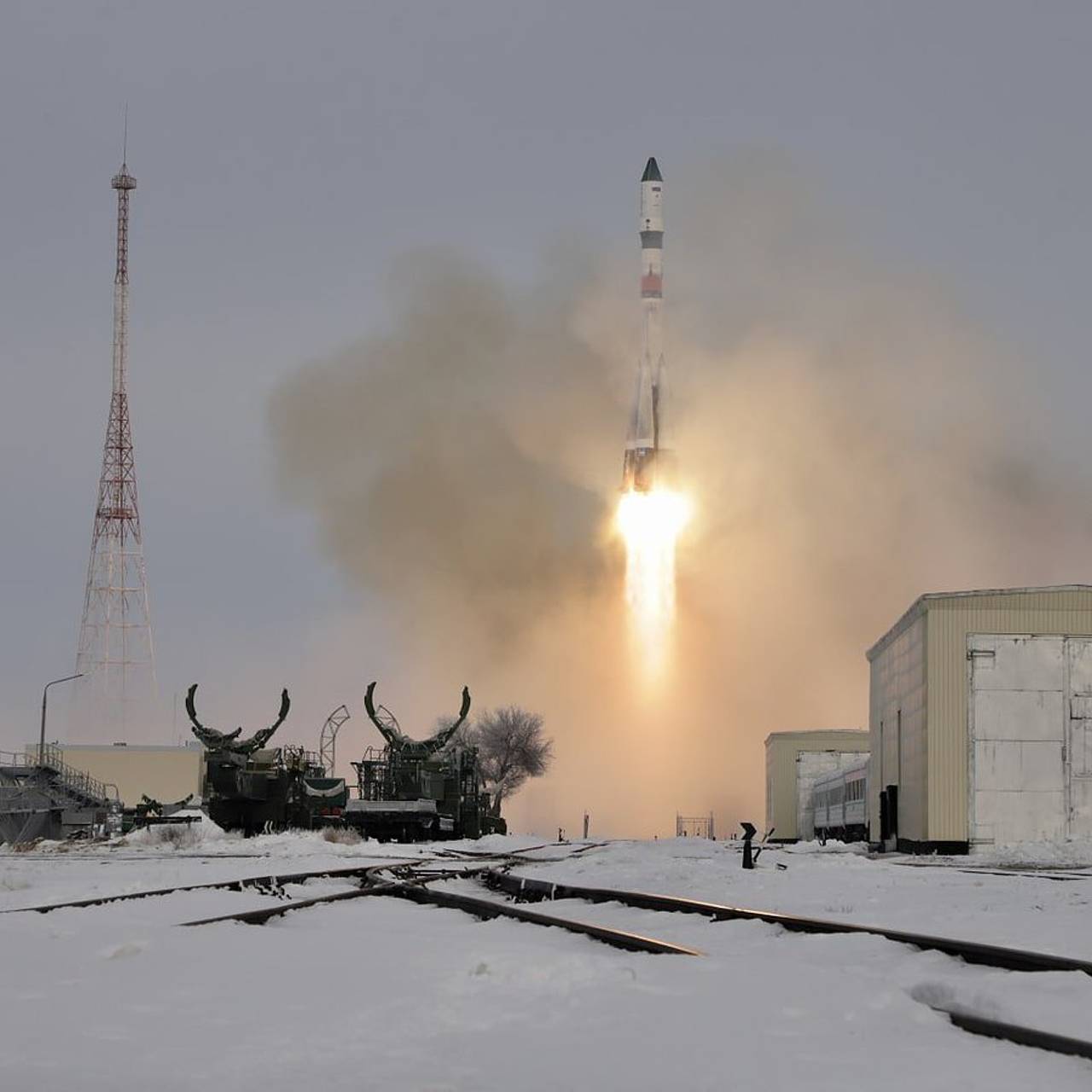 «Роскосмос» сообщил о повреждении элементов стартового стола на космодроме Байконур