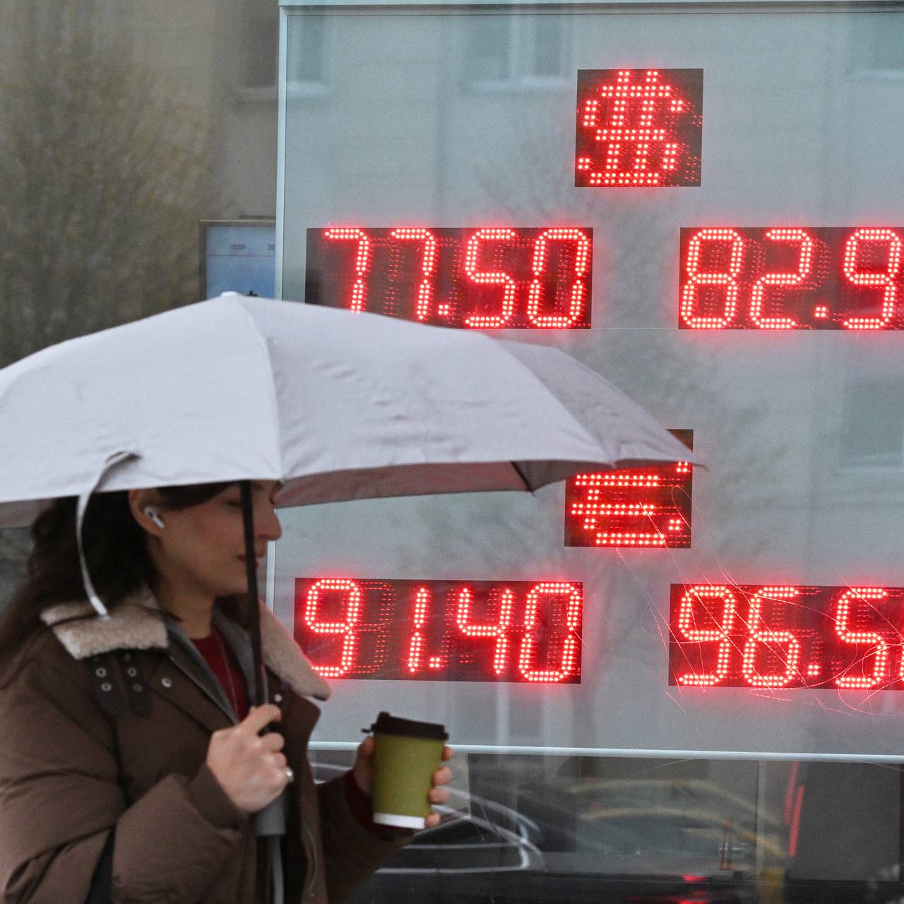 Доллару предрекли дальнейшее падение