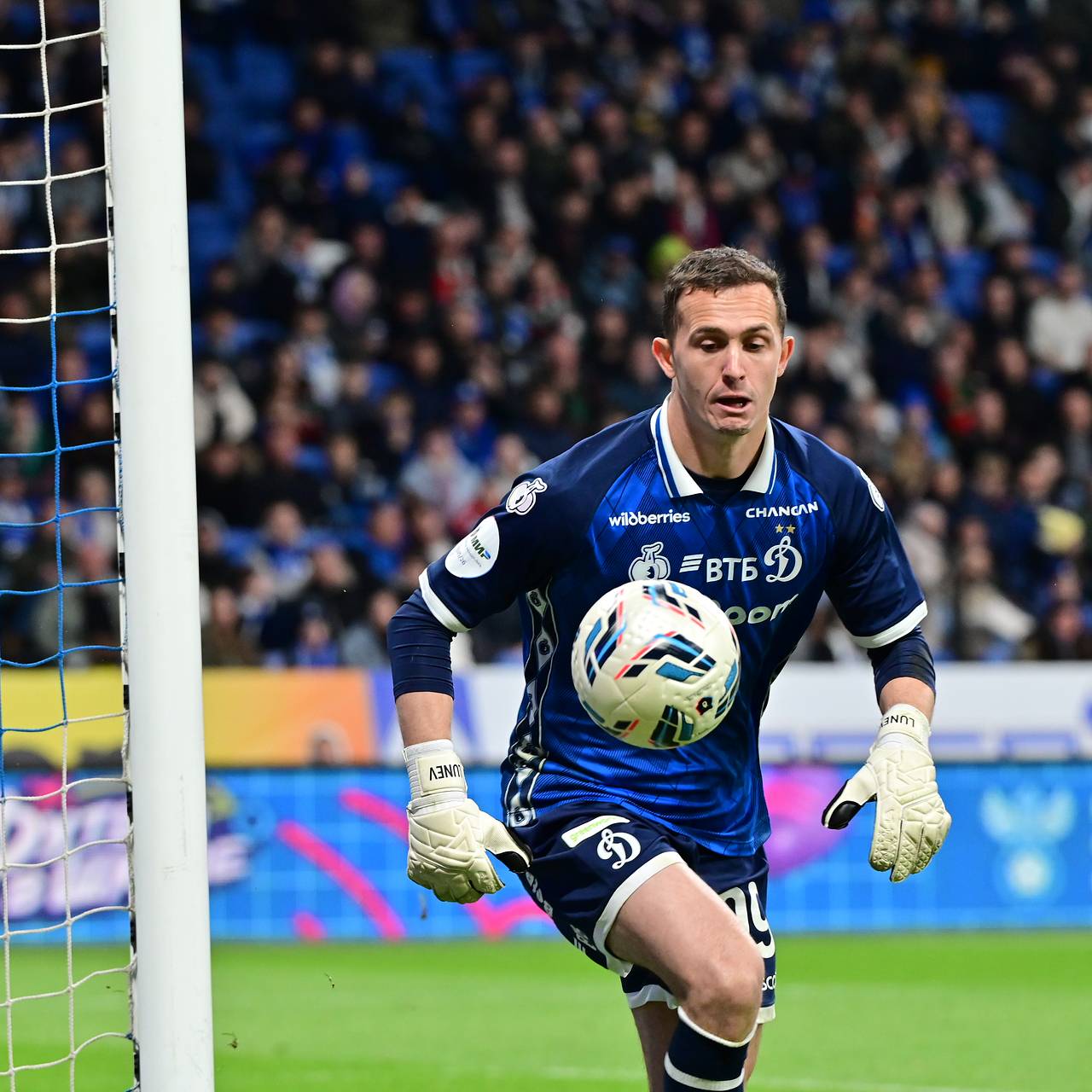 Вратарь «Динамо» рассказал о положительных изменениях в клубе после ухода Карпина