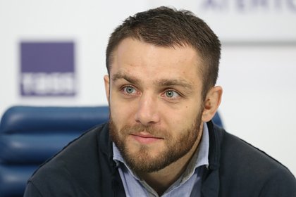 Боец ММА рассказал об обманувшей его на 900 тысяч рублей помощнице