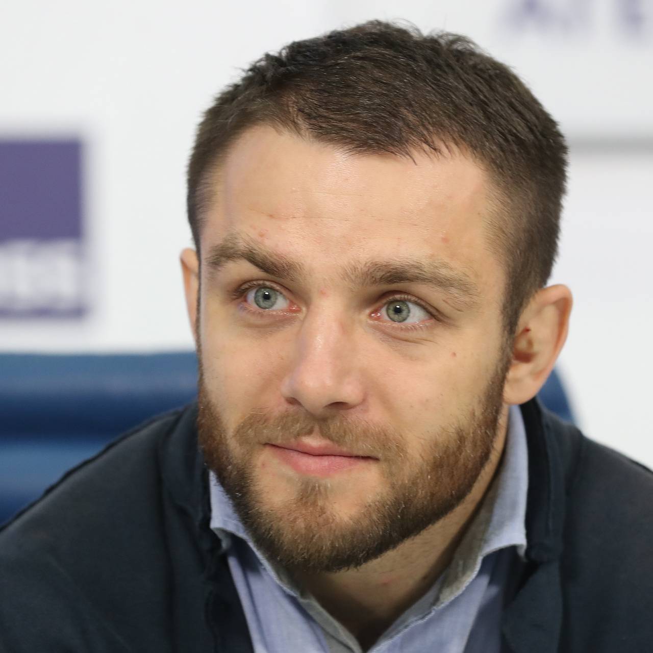 Боец ММА рассказал об обманувшей его на 900 тысяч рублей помощнице