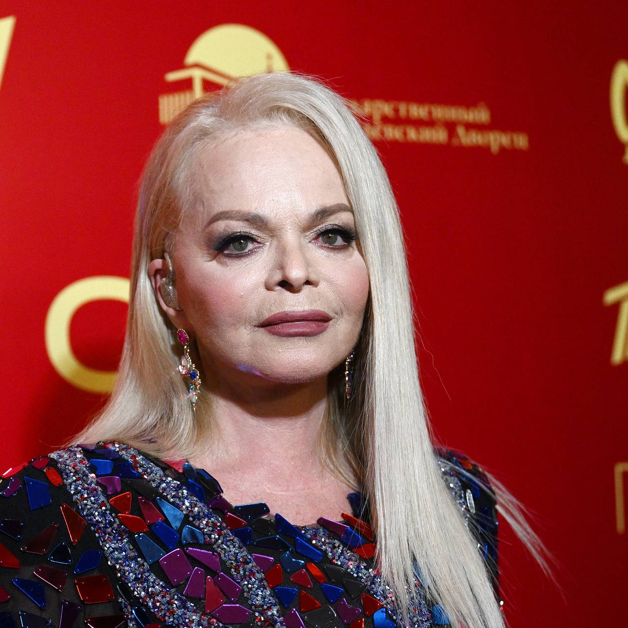 Оставившие певицу Долину без квартиры мошенники получили сроки