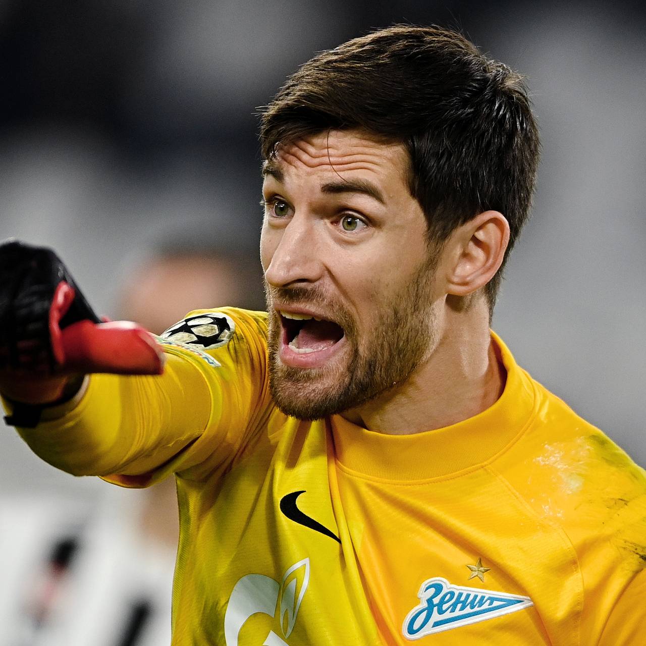 Бывший вратарь сборной России по футболу завершил карьеру в 34 года