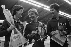 Сергей Немцанов (в центре)