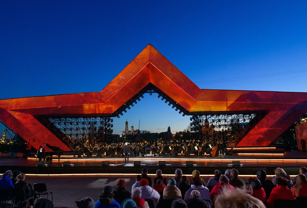 9 мая у Московского Кремля 