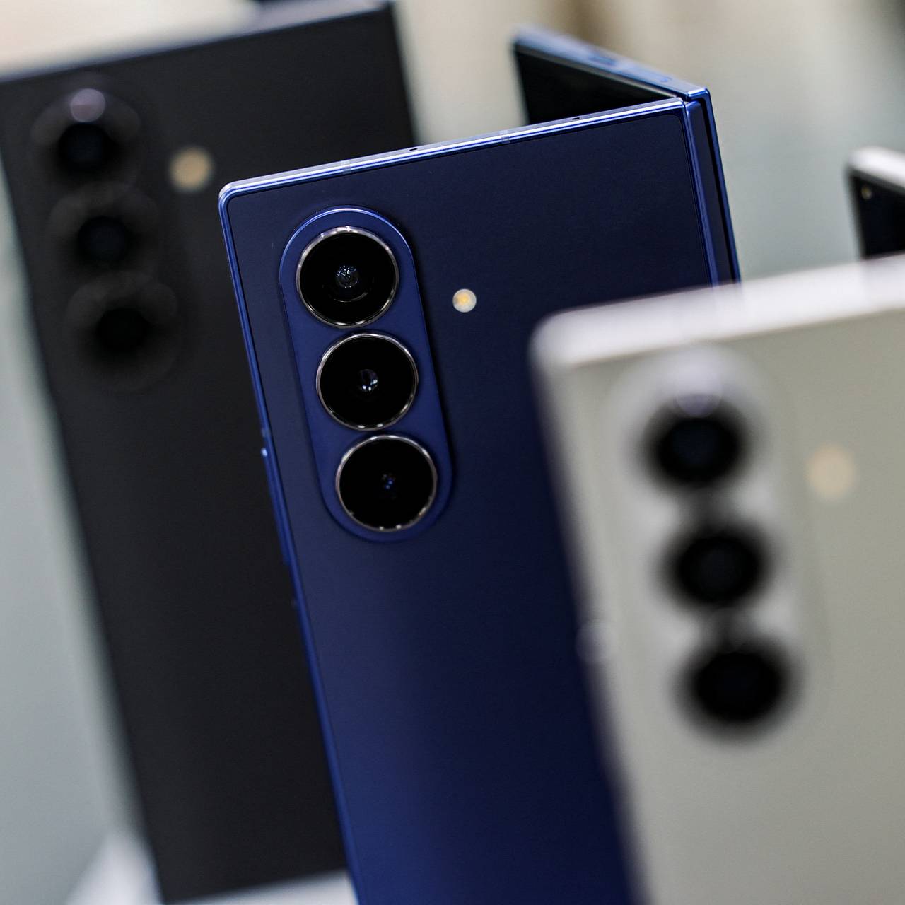 Samsung начнет экономить на смартфонах