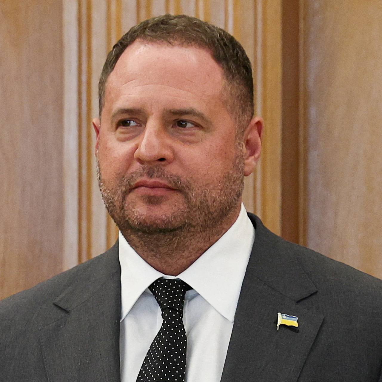 Журналист заявил о страхе украинских чиновников высказываться о Ермаке