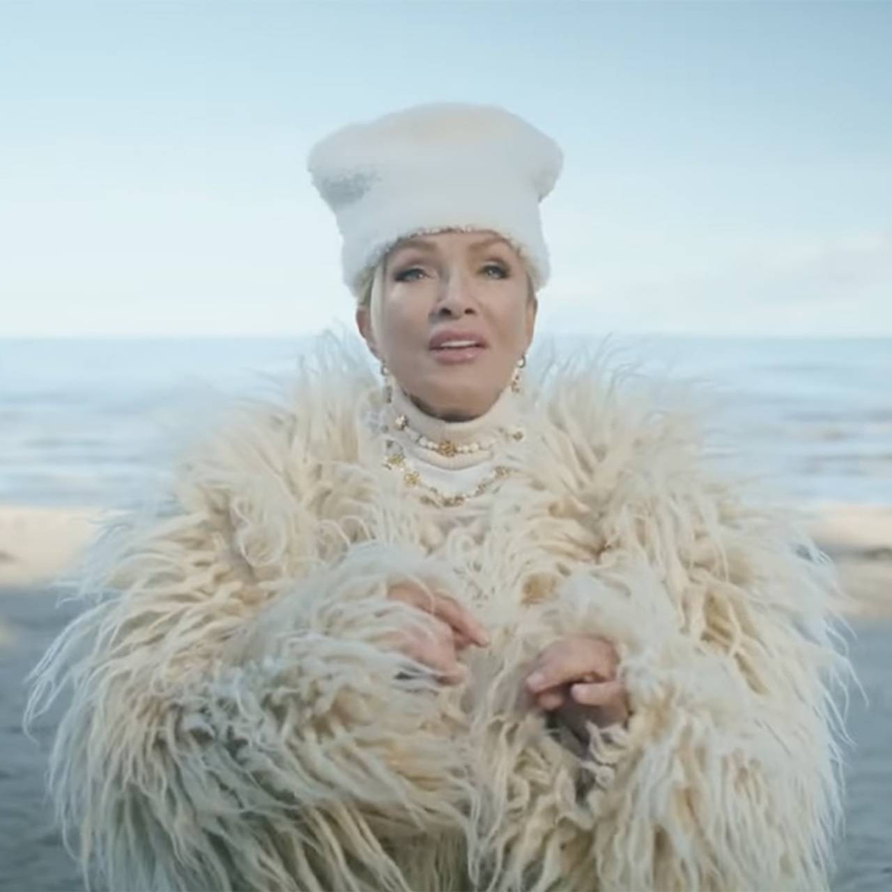 Лайму Вайкуле раскритиковали из-за песни на украинском языке