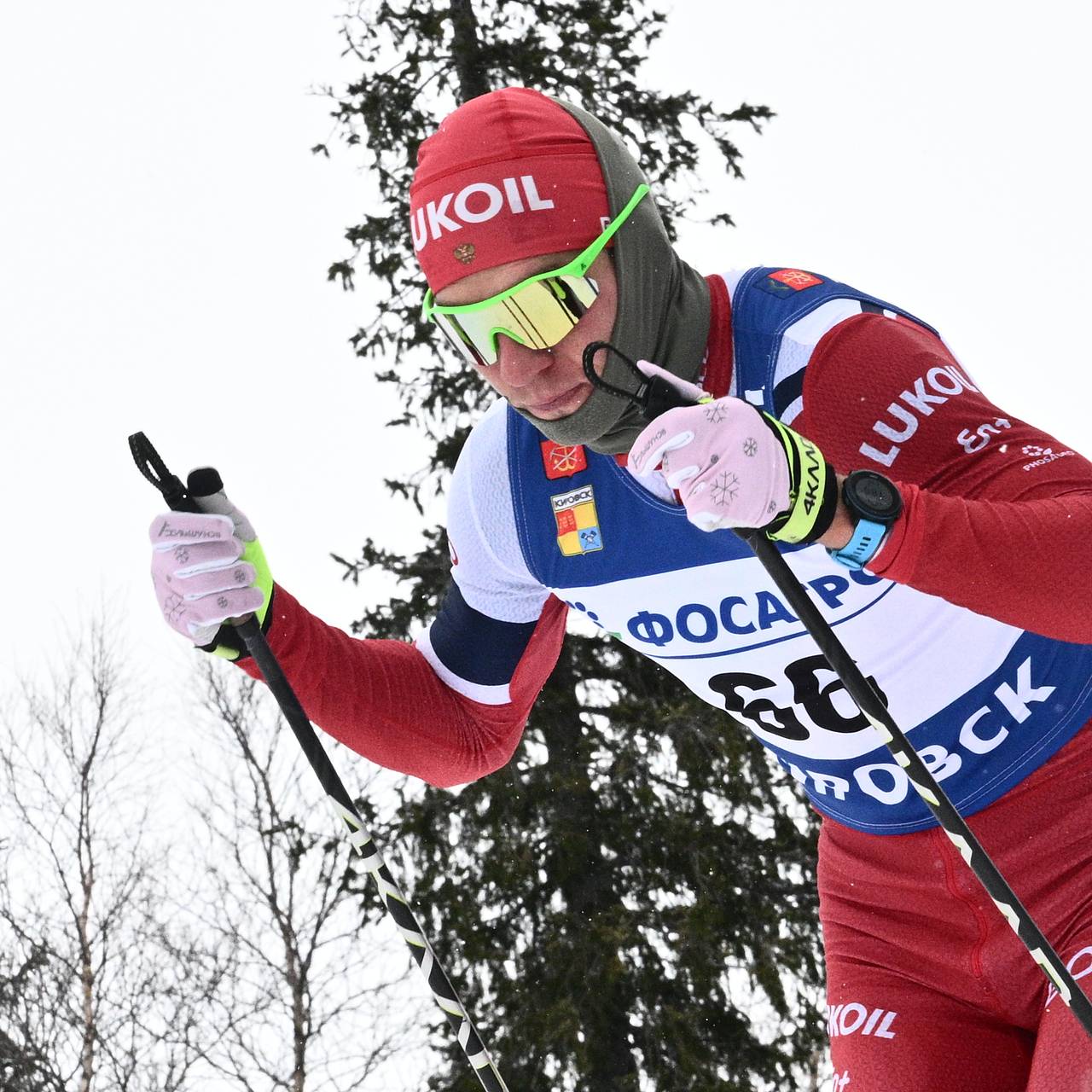 Большунов умышленно травмировал соперника после финиша