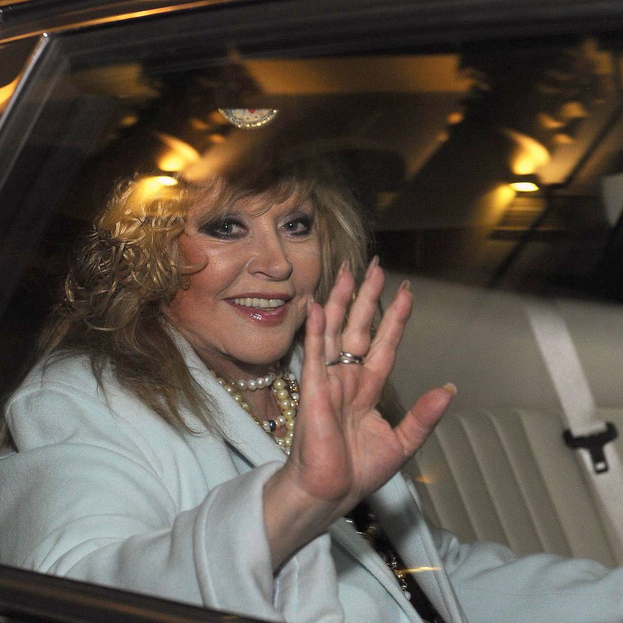 В Госдуме объяснили решение Пугачевой дать интервью гипнозом