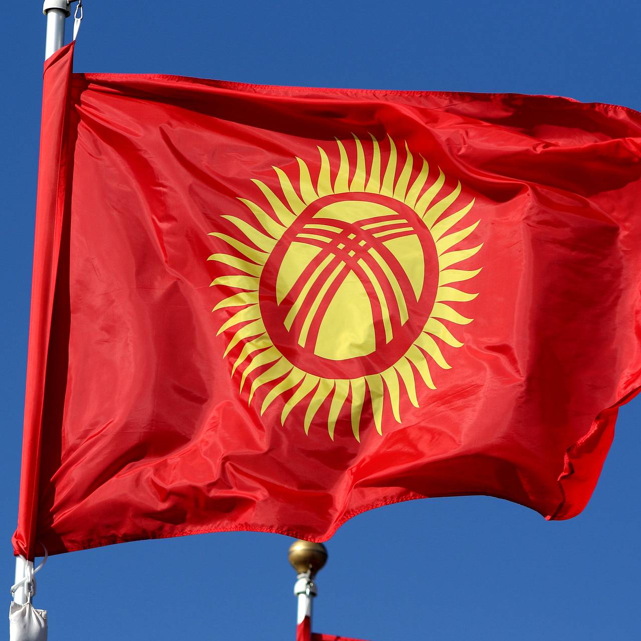 В Киргизии начались досрочные парламентские выборы