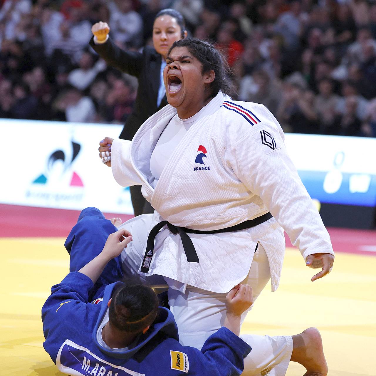 Чемпионку Европы дисквалифицировали за укус соперницы