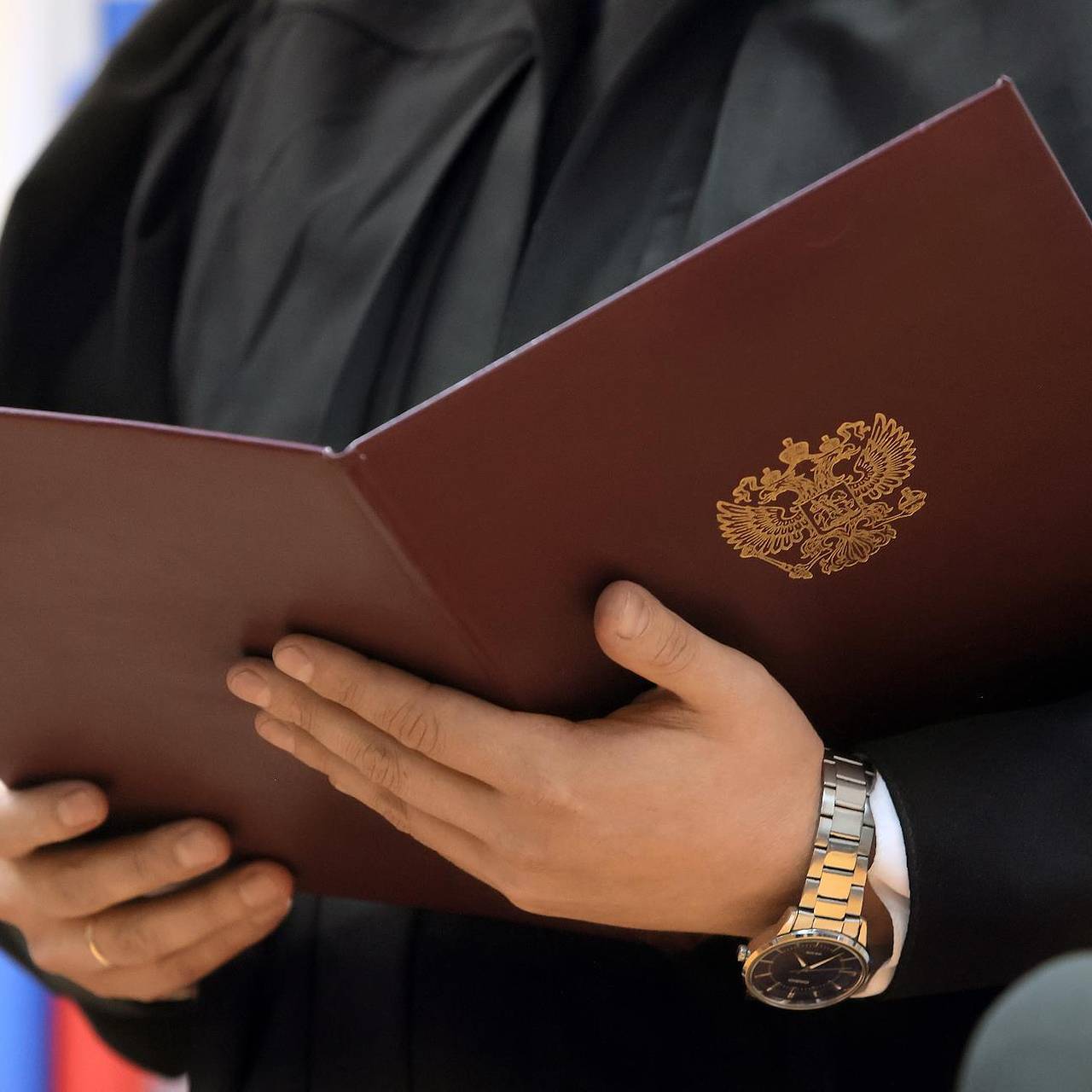 Двух российских подростков наказали за расклеенные по городу листовки