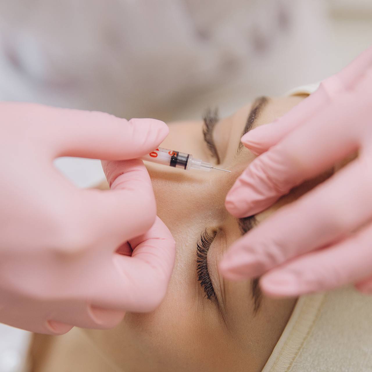 Врач развеяла главные мифы о ботоксе