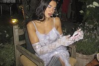 «Система играет против одиночек» Зумеры все охотнее женятся и рожают детей. Но любовь здесь может быть ни при чем