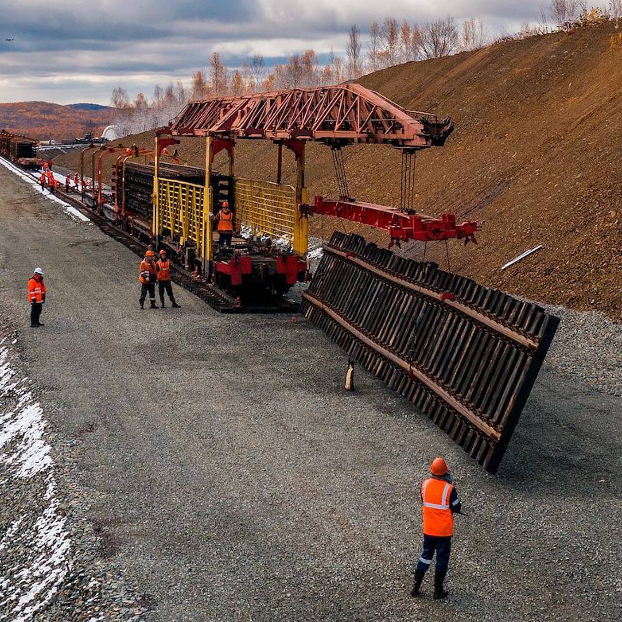 В России могут отказаться от строительства Северо-Сибирской магистрали за 50 триллионов рублей. Идею о ее создании предложил Путин