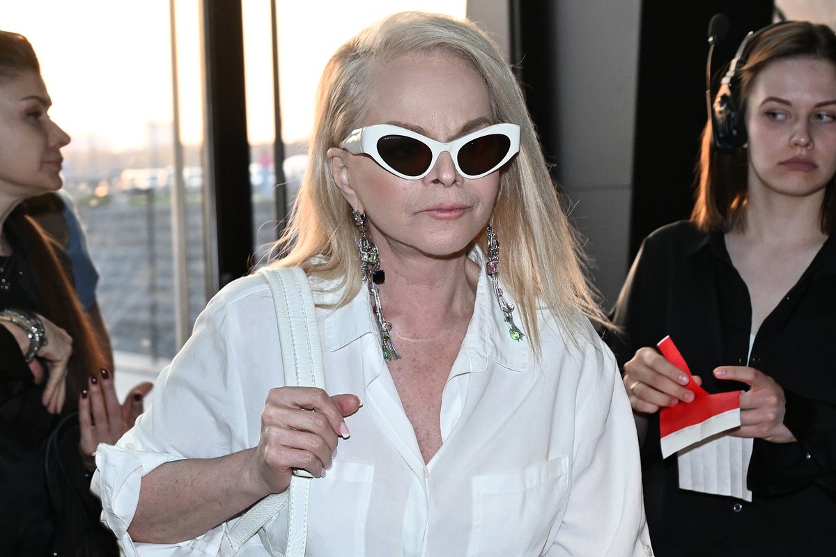 Лариса Долина