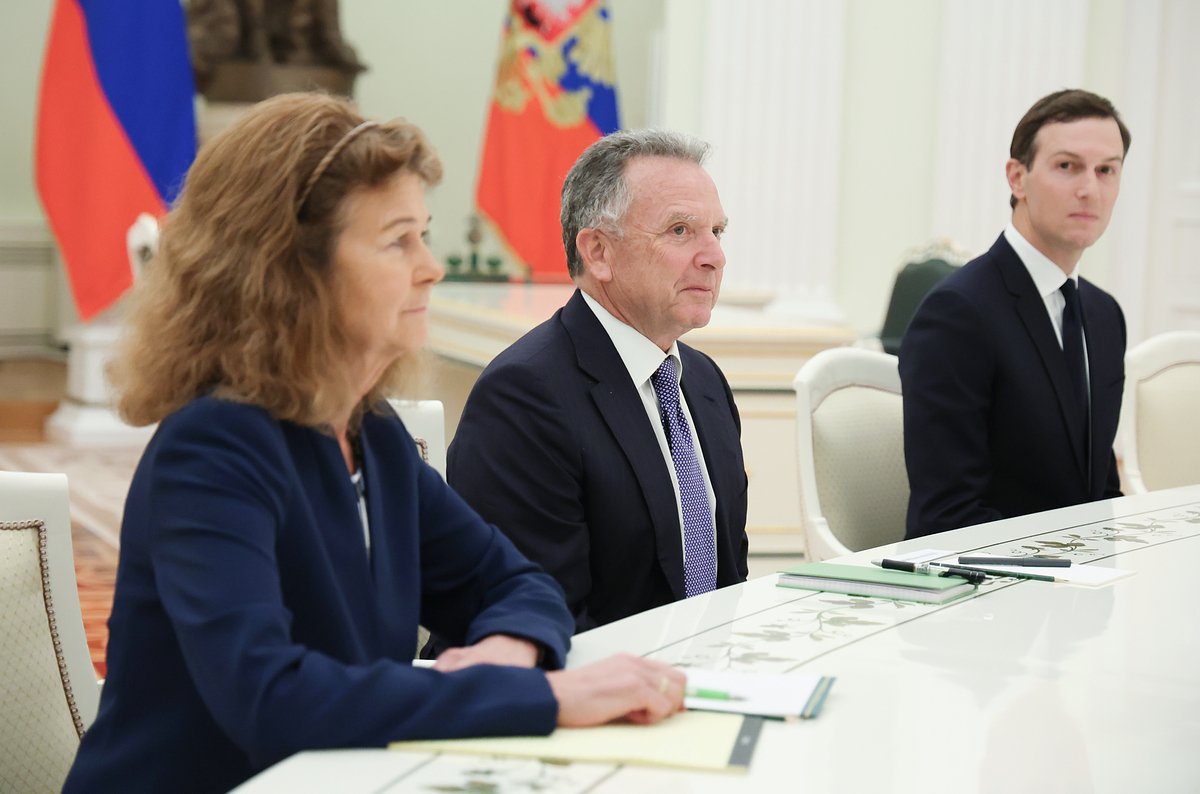 Стивен Уиткофф (в центре) и Джаред Кушнер во время встречи с Владимиром Путиным