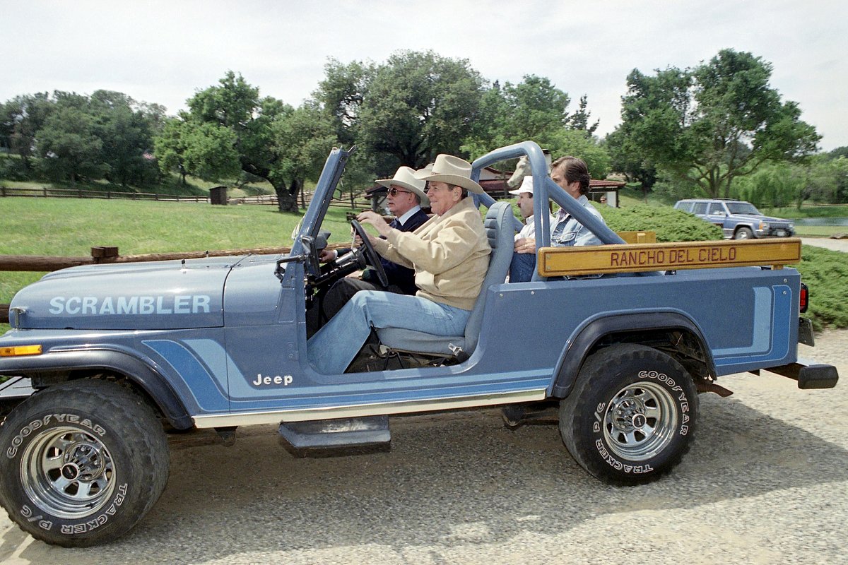 Бывшие президенты СССР и США Михаил Горбачев и Рональд Рейган на Ранчо дель Сиело, штат Калифорния, США, 2 мая 1992 года