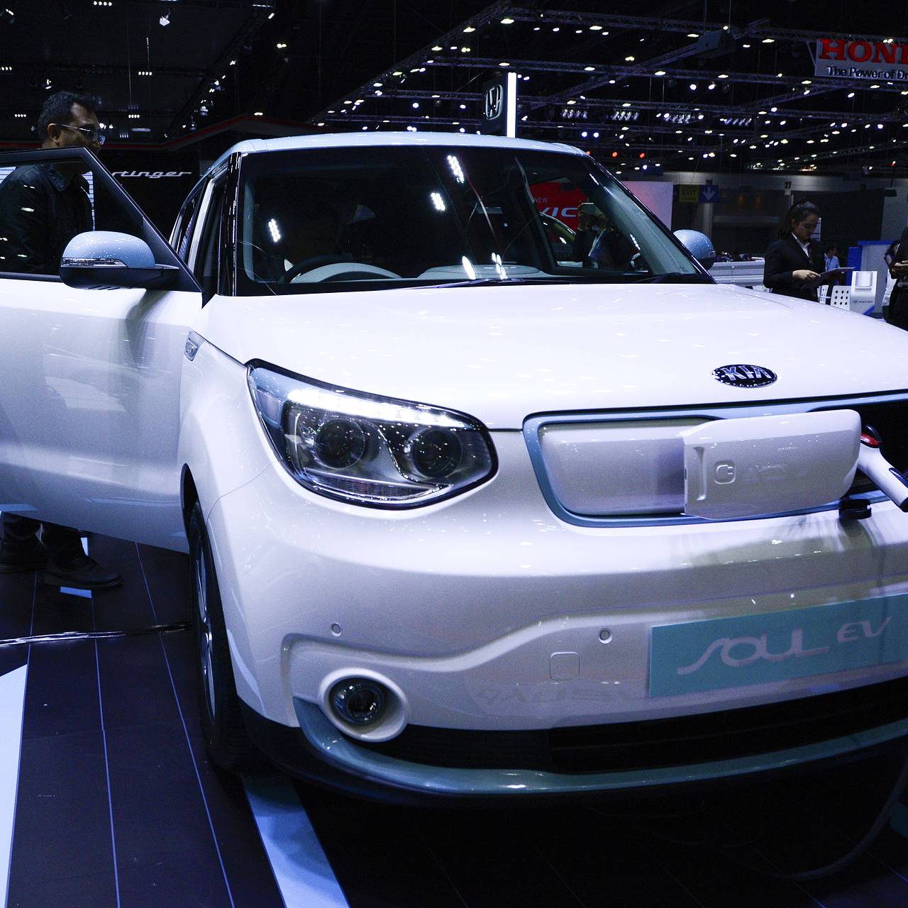 Вслед за квартирами по «схеме Долиной» начали продавать машины