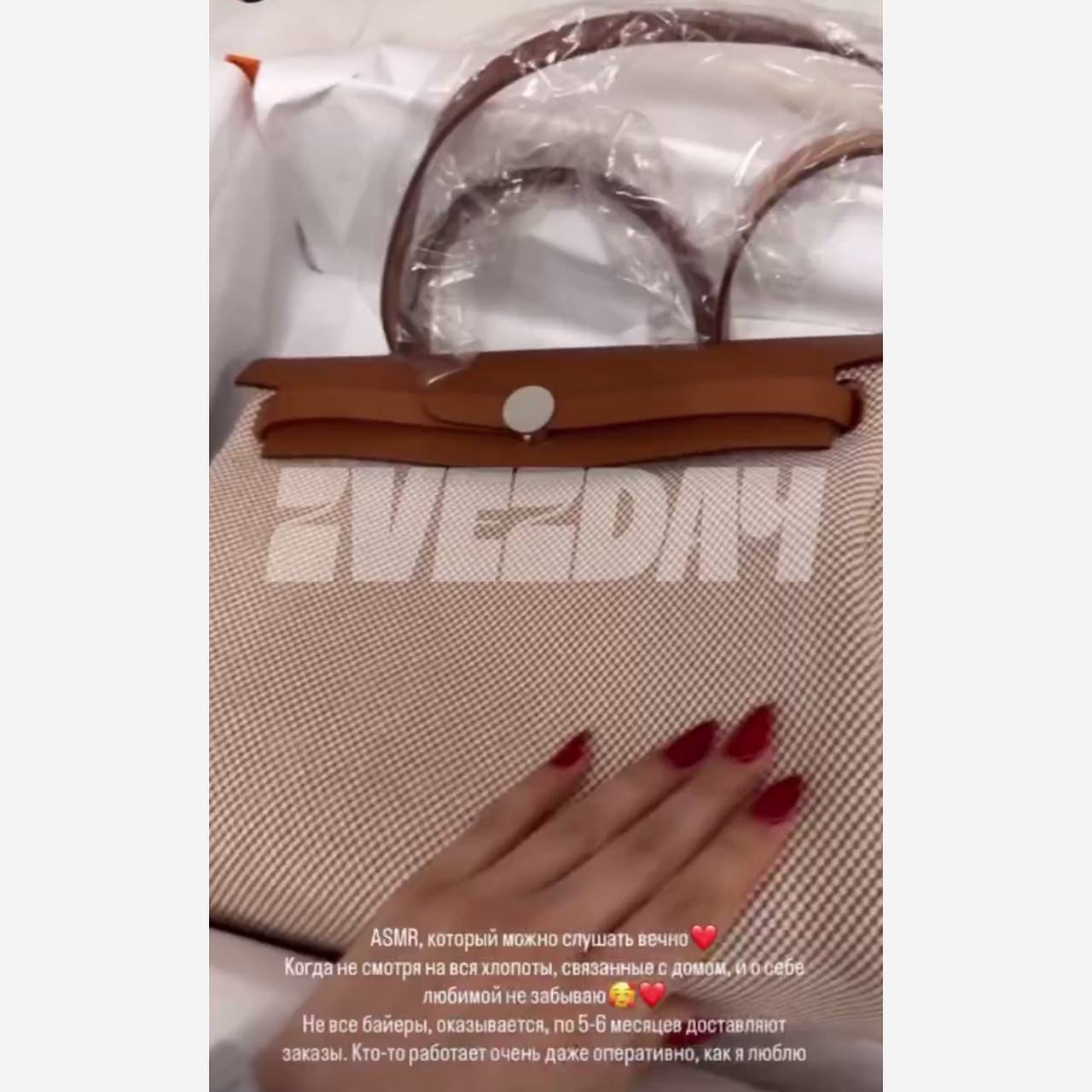 38-летняя участница &laquo;Фабрики звезд&raquo; похвасталась сумкой за полмиллиона рублей