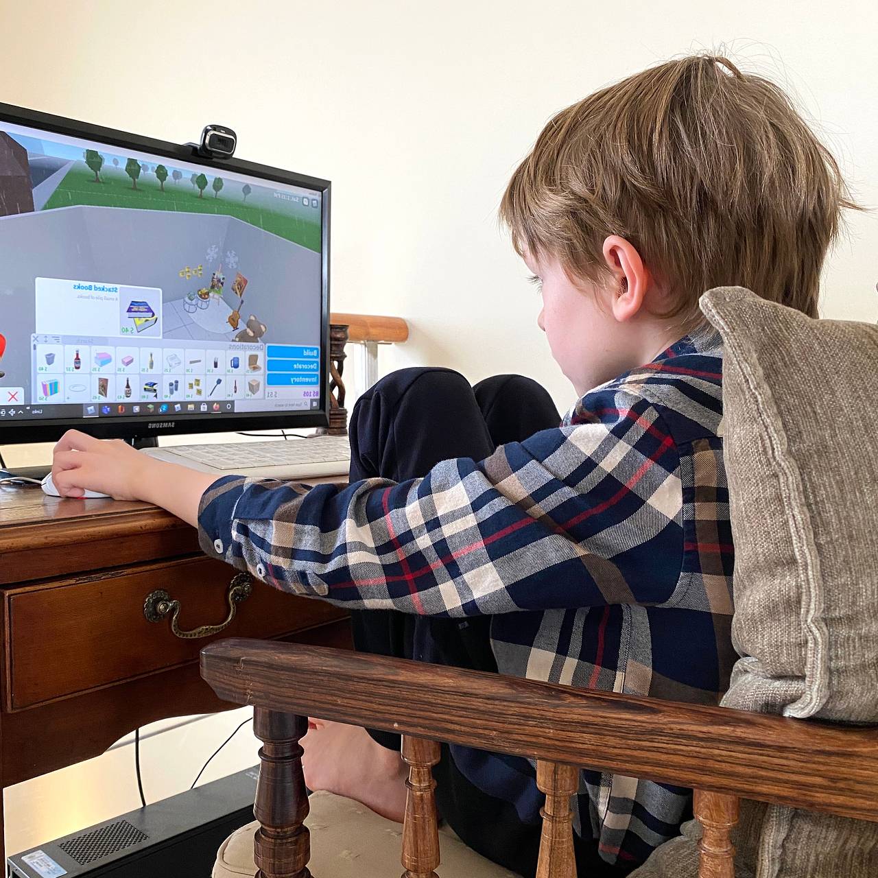 Роскомнадзор заблокировал Roblox. Популярную игру считают опасной для детей — там действуют педофилы и мошенники