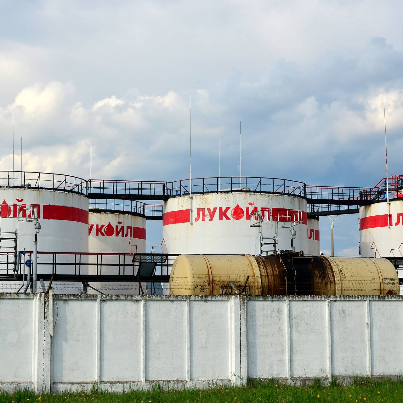 Покупкой активов «Лукойла» заинтересовалась компания из Венгрии
