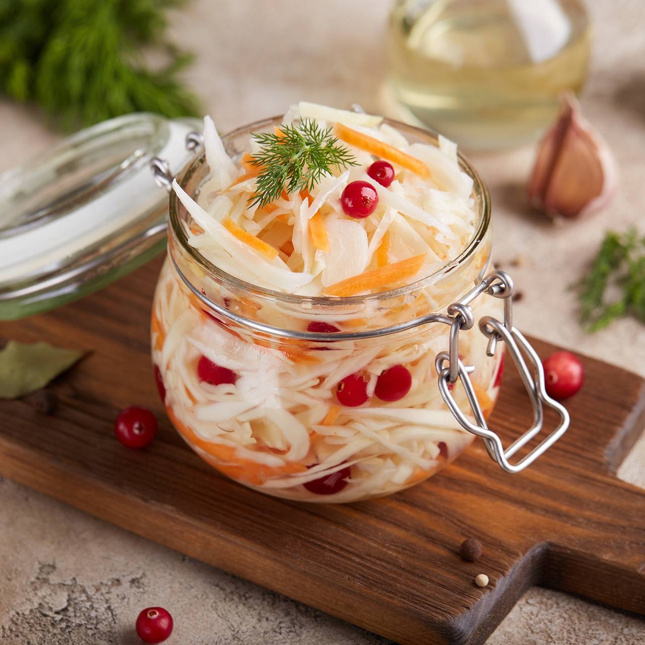 Женщинам назвали четыре веские причины включить в рацион квашеную капусту