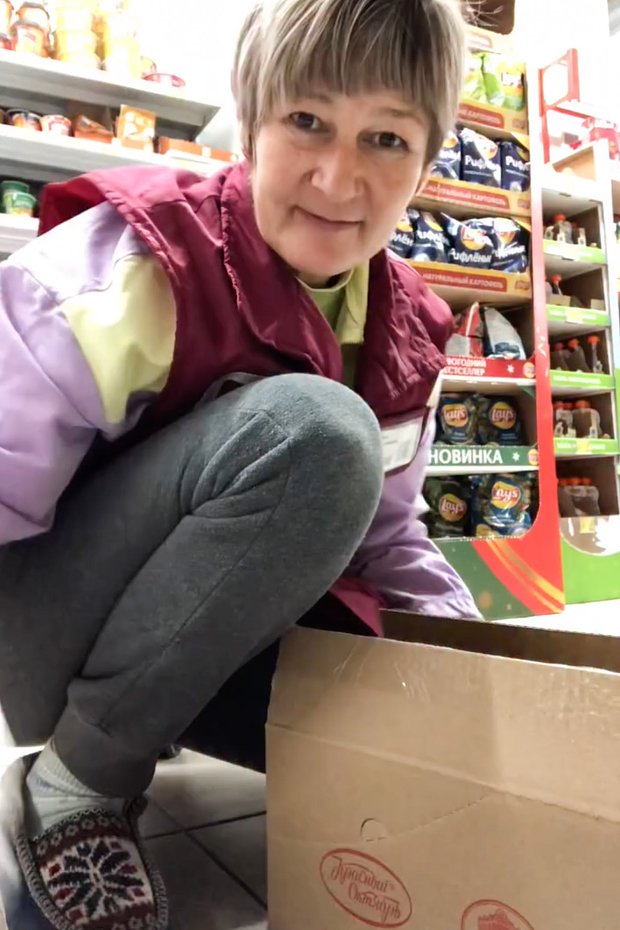 Блогерша prostosveta_inst рассказывает о работе продавцом и повседневной жизни