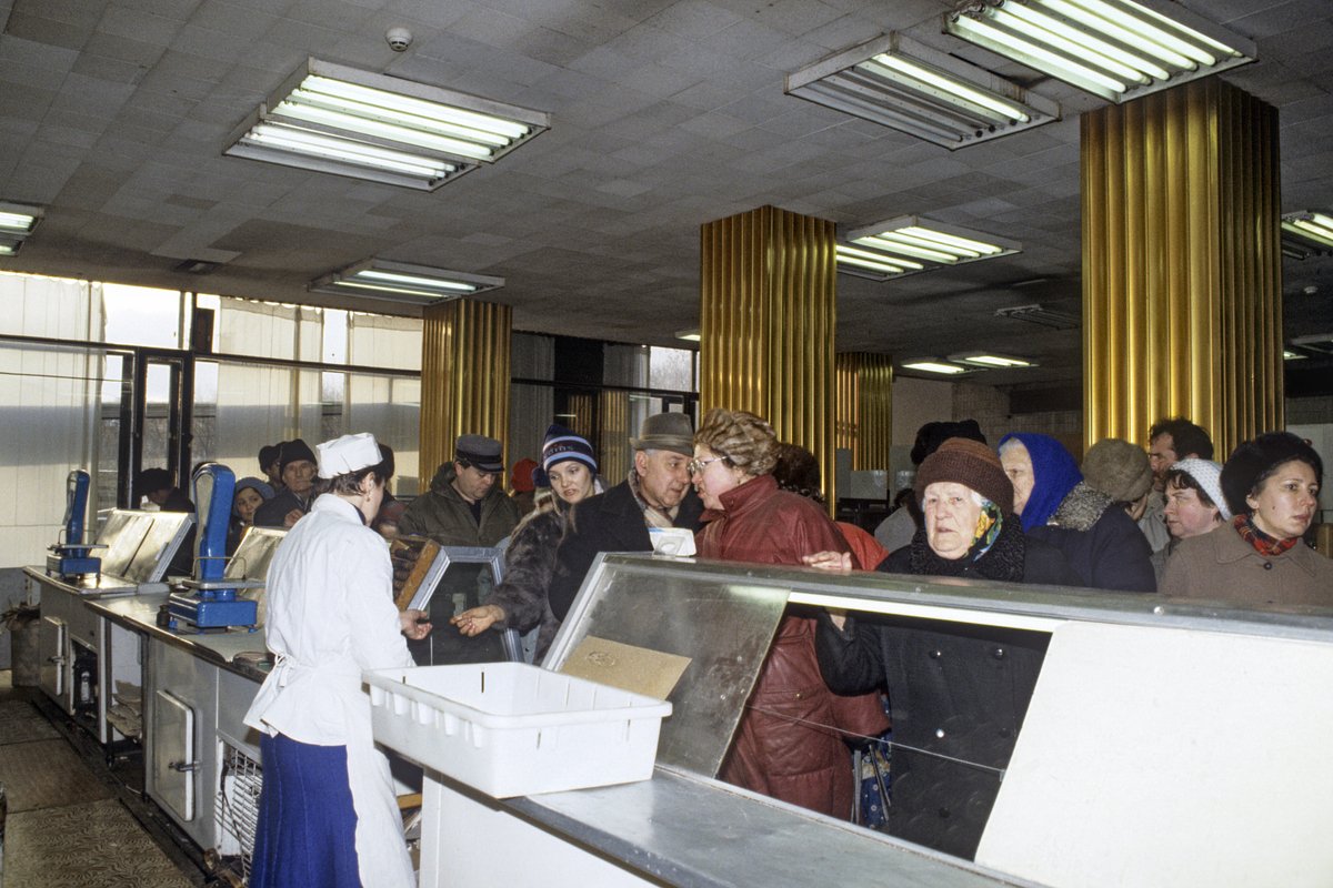 Очереди в московских продуктовых магазинах стали нормой жизни, 1 января 1991 года