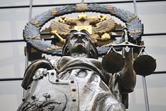 Здание Верховного суда РФ в Москве