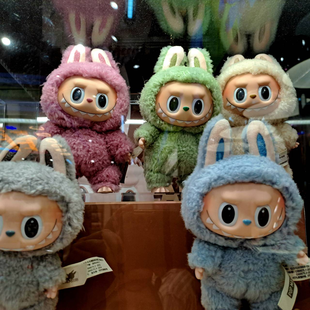 Акции производителя Labubu подешевели из-за продаж в &laquo;черную пятницу&raquo;