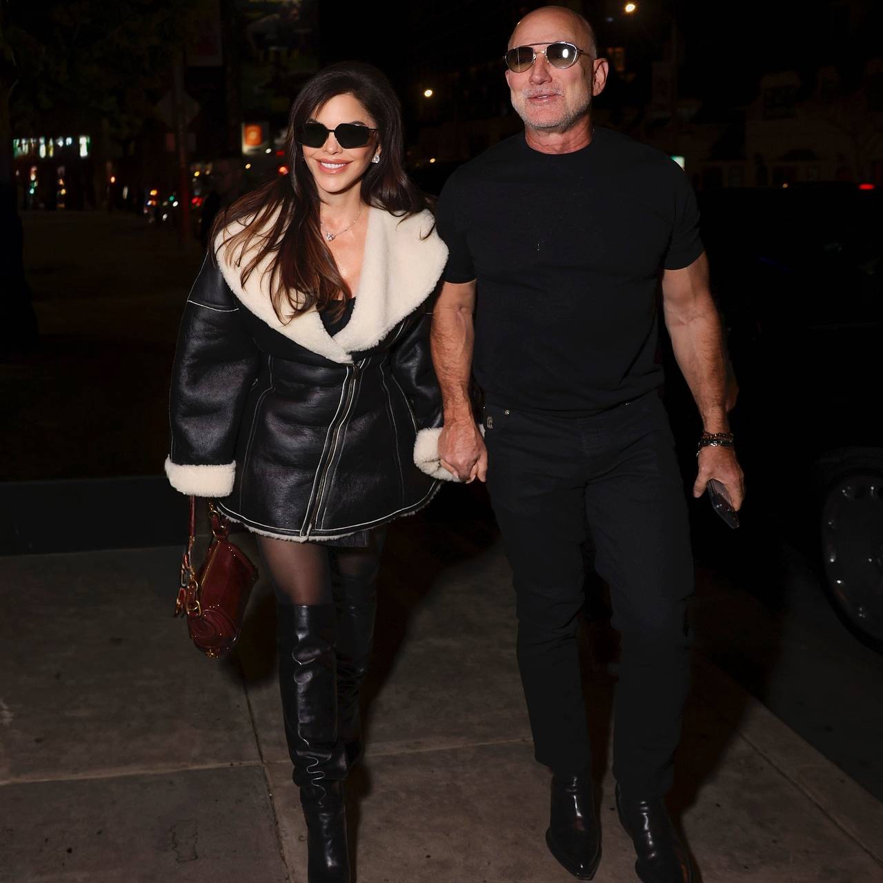 Жена миллиардера Безоса сходила с ним в клуб в крошечном пальто за сотни тысяч рублей