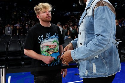 Популярному блогеру удалят опухоль мозга