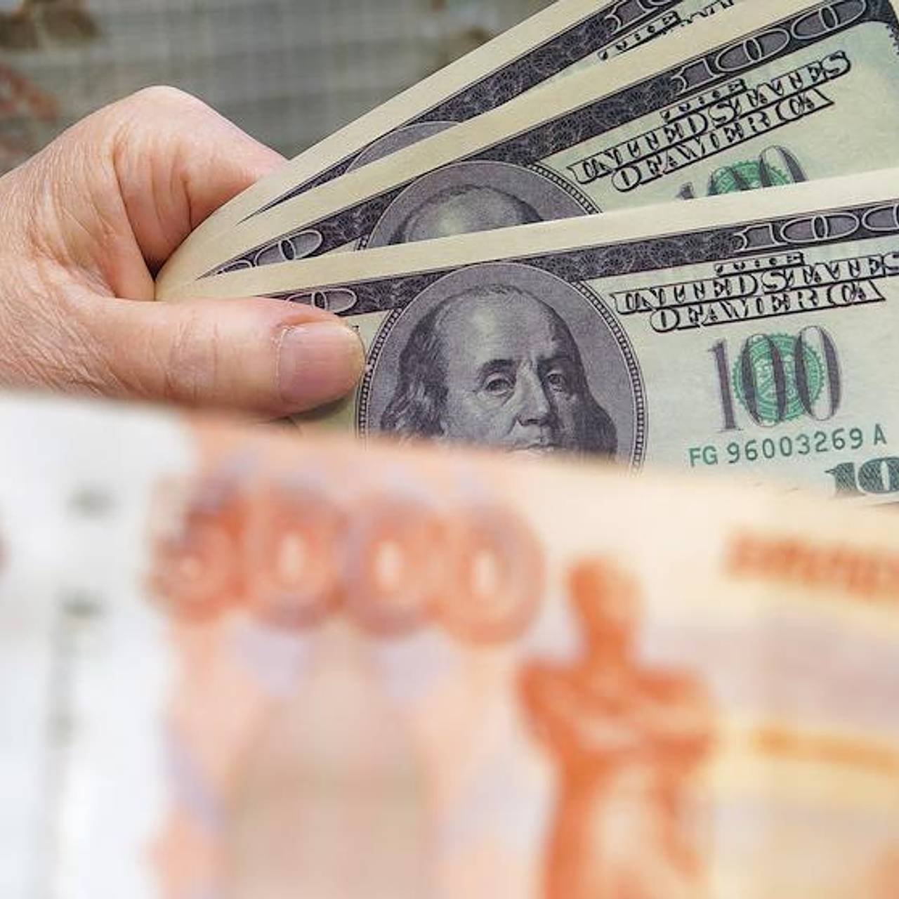 Россиянам назвали нюансы при покупке долларов