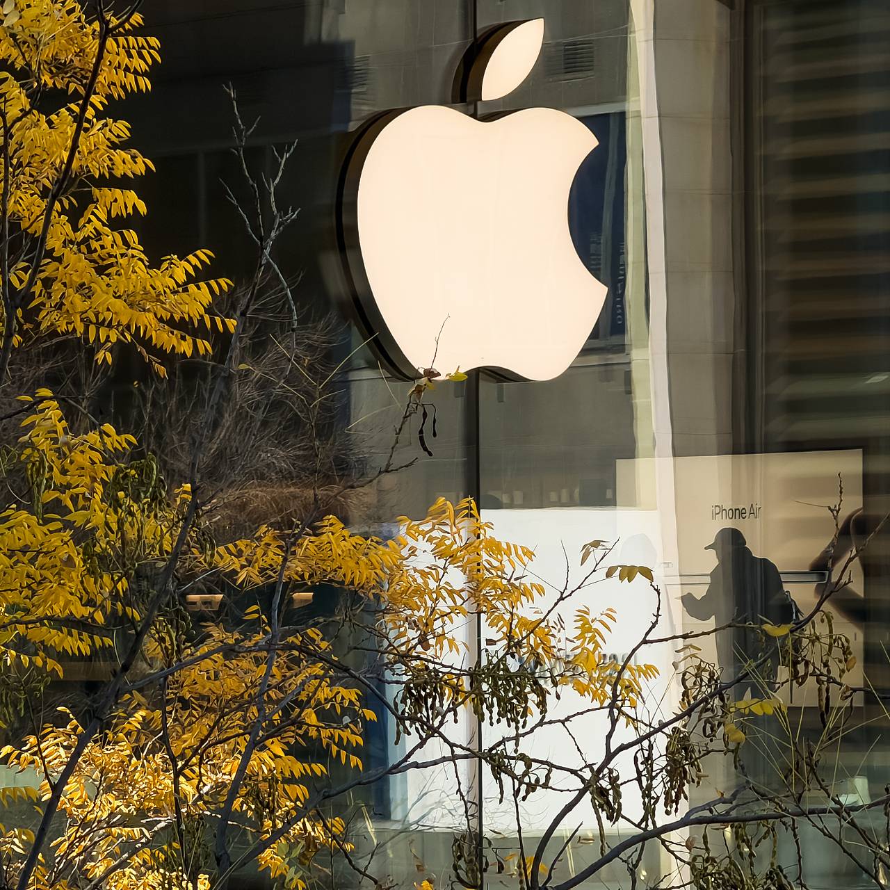 Apple обвинили в обходе американских санкций