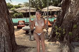 Украинская теннисистка показала фото с отдыха в откровенном бикини