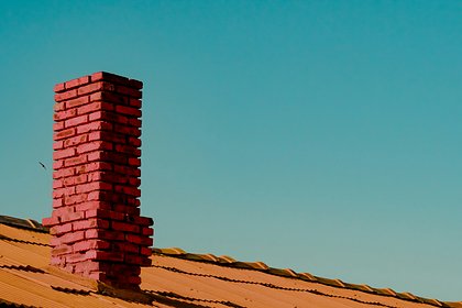 Подросток застрял в дымоходе заброшенного дома и пролежал там семь лет