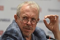 Продает вино из Палестины и зарабатывает миллионы. Как живет в эмиграции Андрей Макаревич?