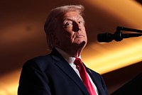 «Двойная угроза». Конгресс США призвал дать Трампу полномочия на случай ядерной войны с Россией и Китаем. Что об этом известно?