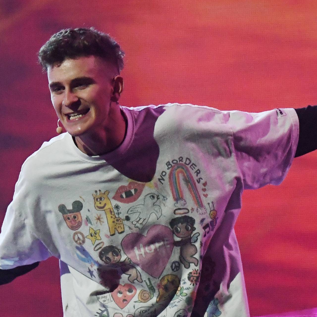 Украинский блогер-миллионник получил гражданство России