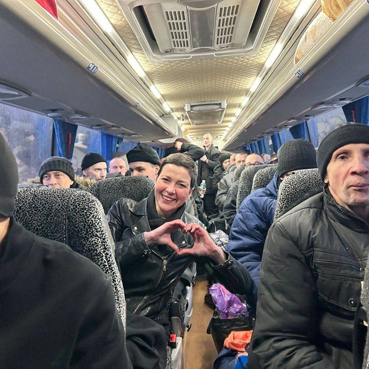 Белоруссия освободила более сотни политзаключенных. Их отправили на Украину в обмен на россиян