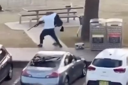 Прохожий выхватил дробовик у преступника в Сиднее и попал на видео